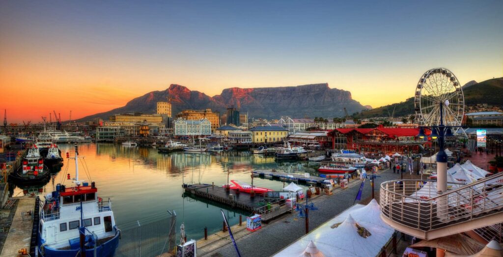 V&A Waterfront au coucher du soleil au Cap
